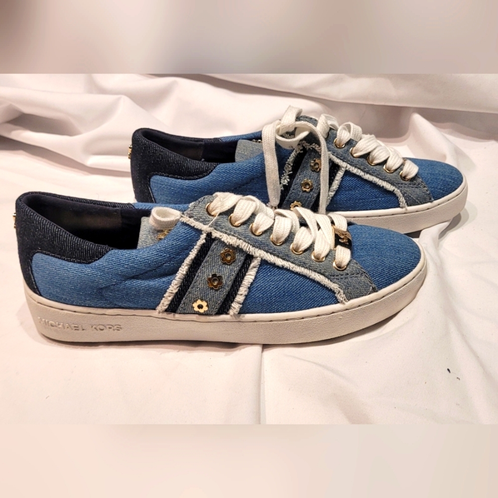 New never worn Michael kors denim lace-up sneakers size 6 fits kids or women